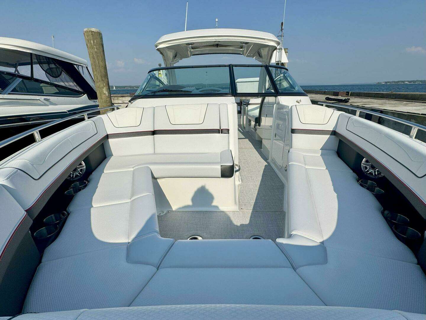 2024 Formula 350 Crossover Bowrider - Image 43