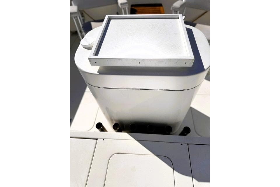1991 Bertram 28 boat deck with storage compartment and hatch.