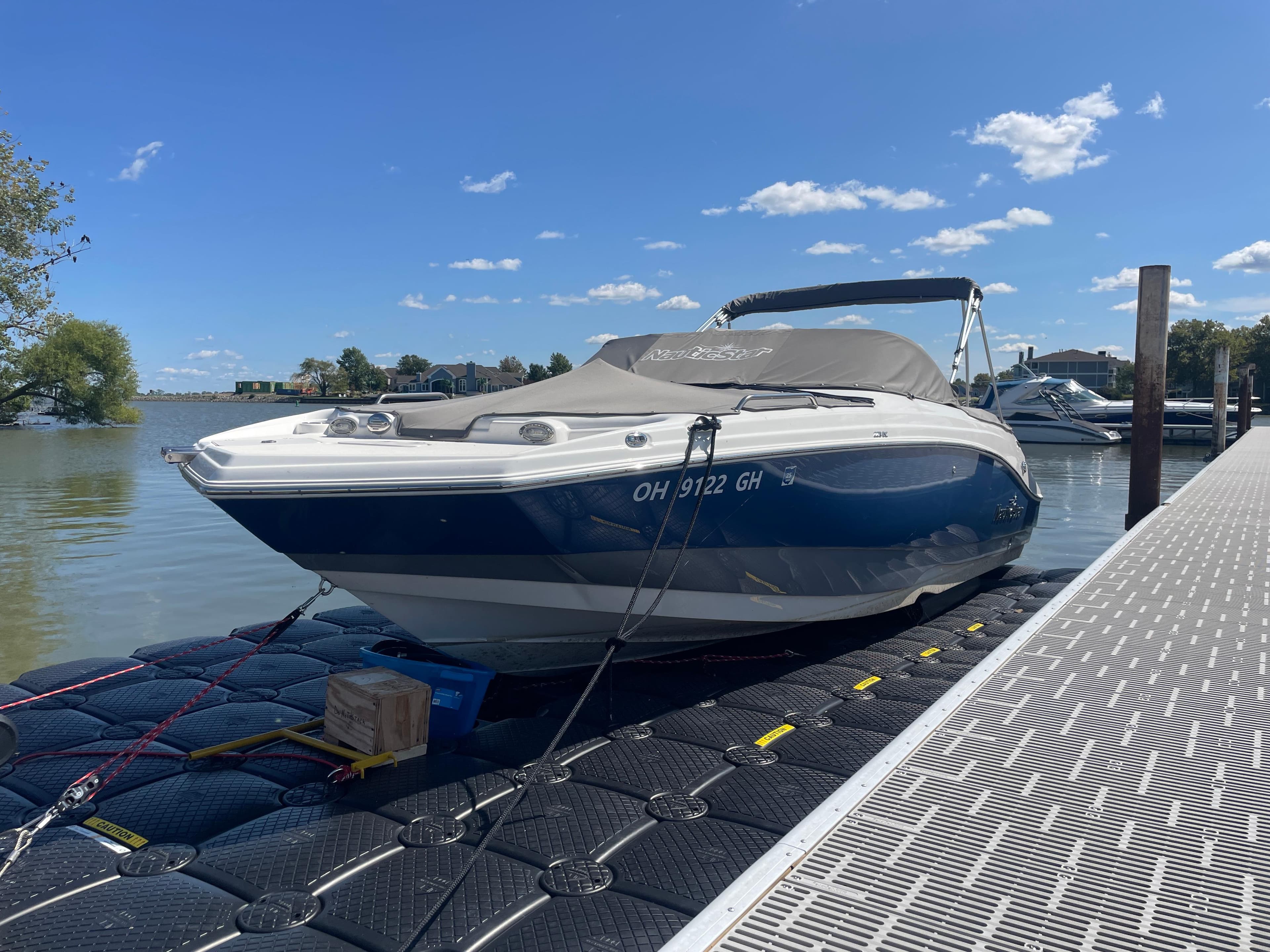 2021 NauticStar 223 DC Deck