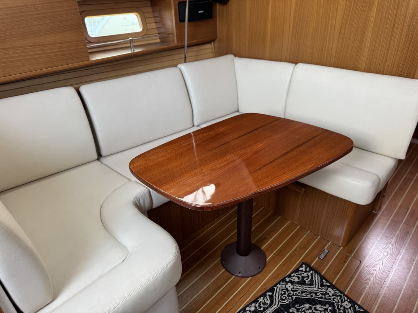 2019 Catalina 315 - Image 26