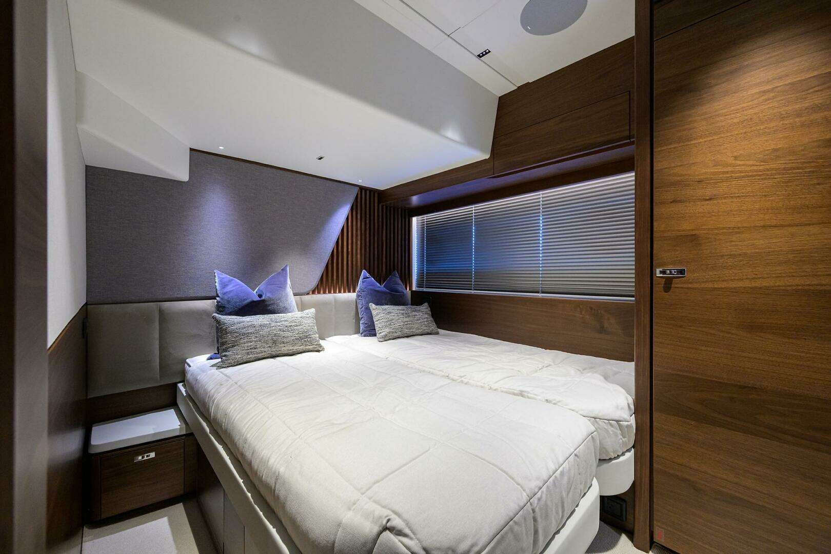 2027 Princess S72 - Image 21