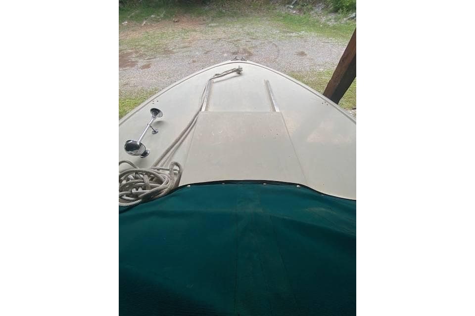 1968 HILINER Sportsman boat deck with rope and railing, parked on grass.