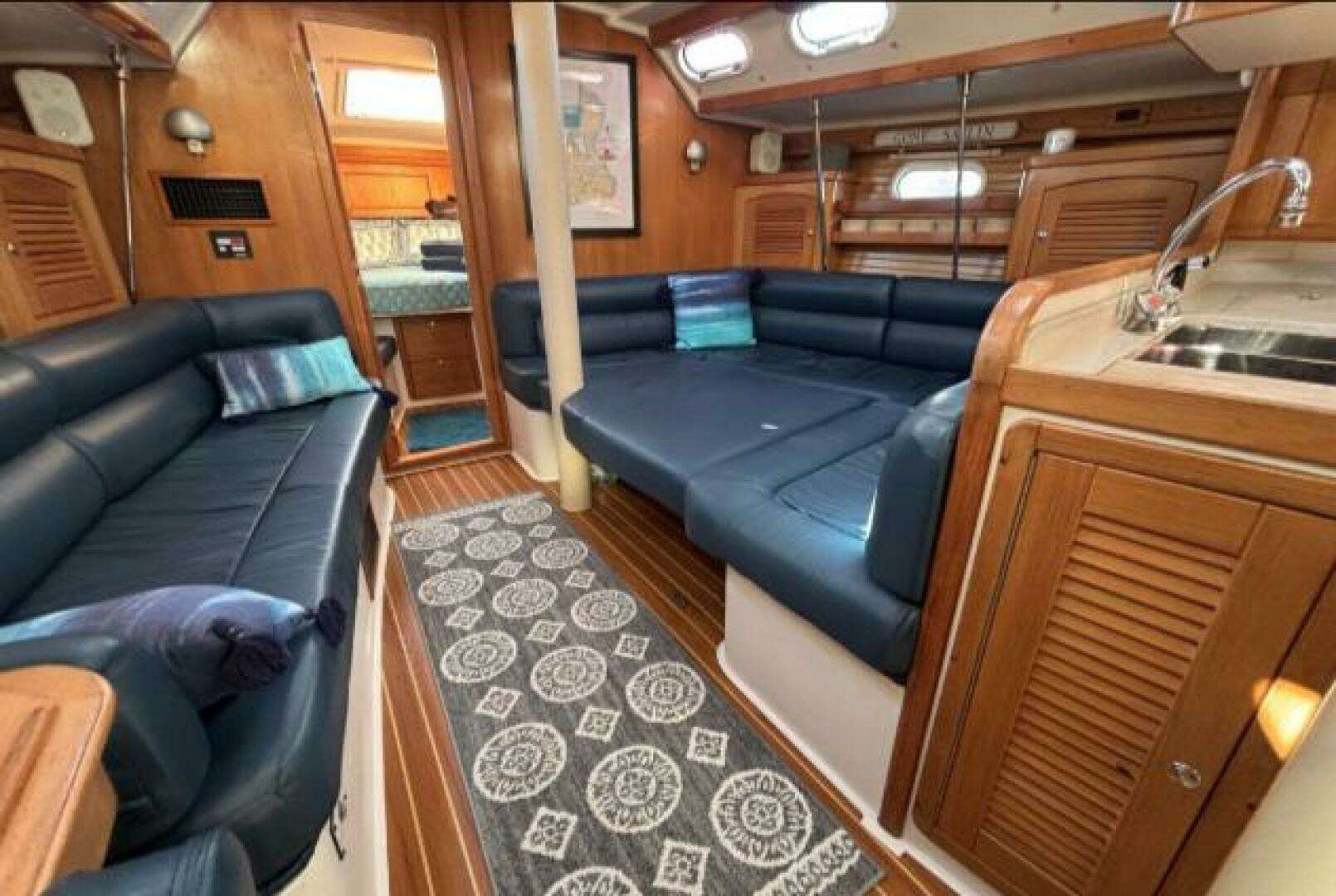 2004 Catalina 400 - Image 5