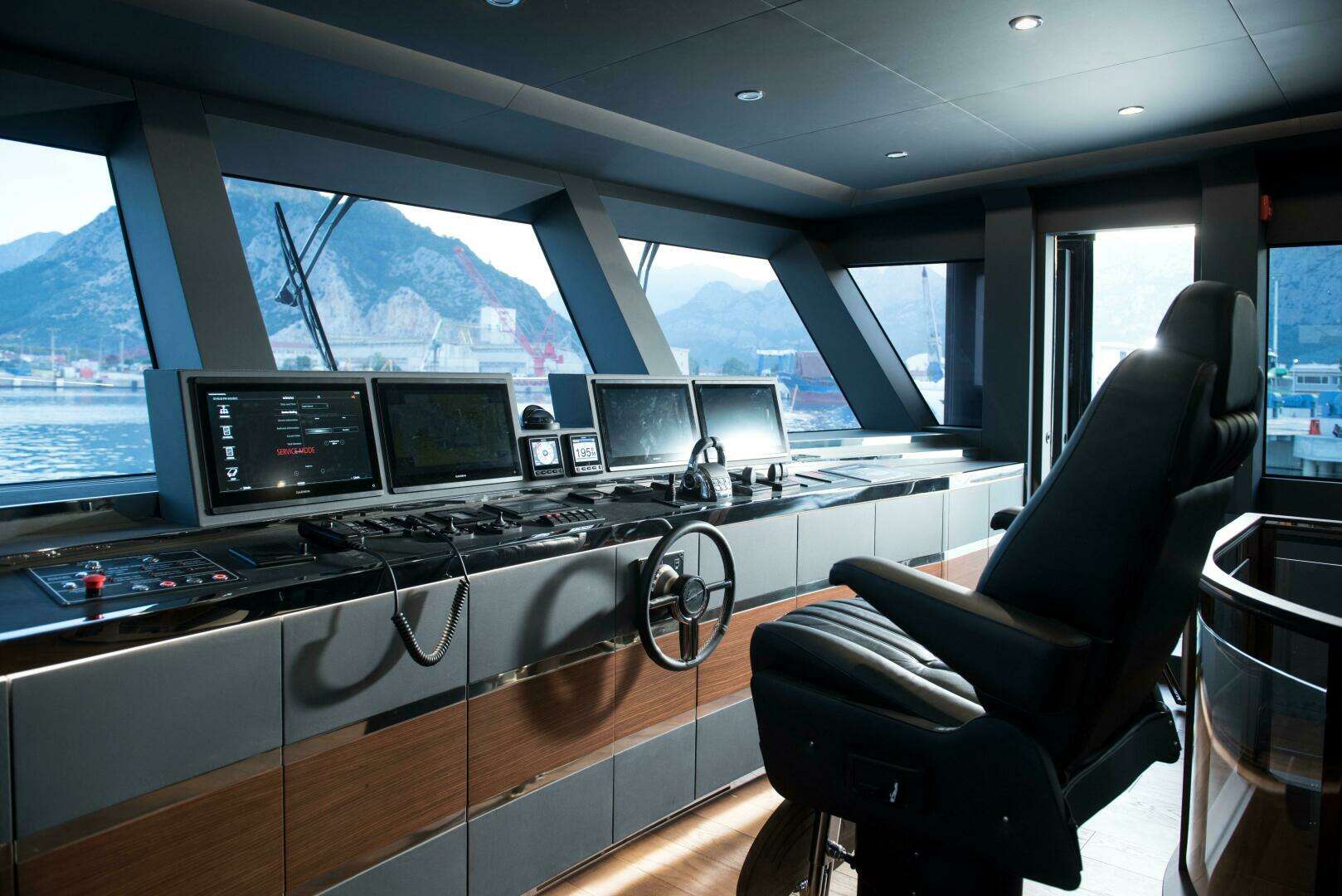 2026 Lazzara Yachts UHV 100 - Image 27