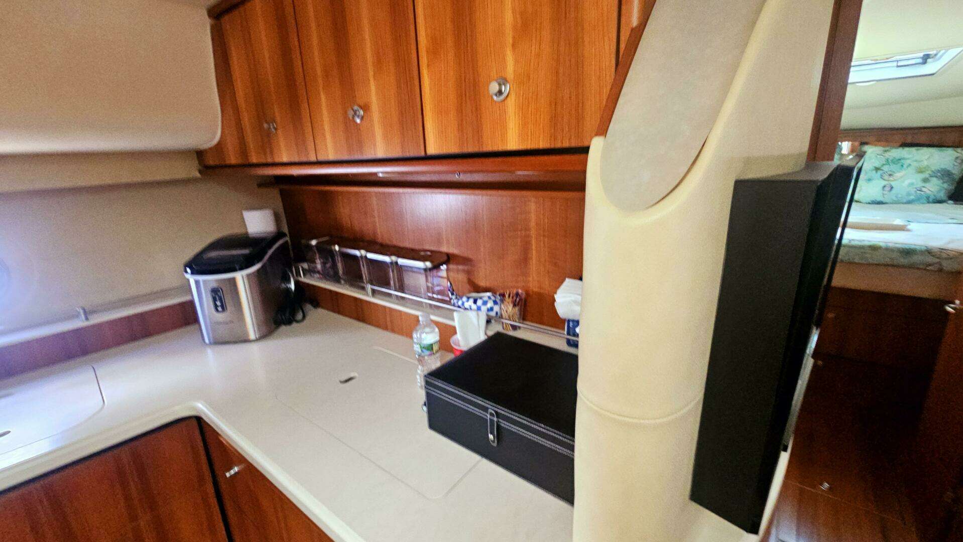 2006 Tiara Yachts 4300 Sovran - Image 29