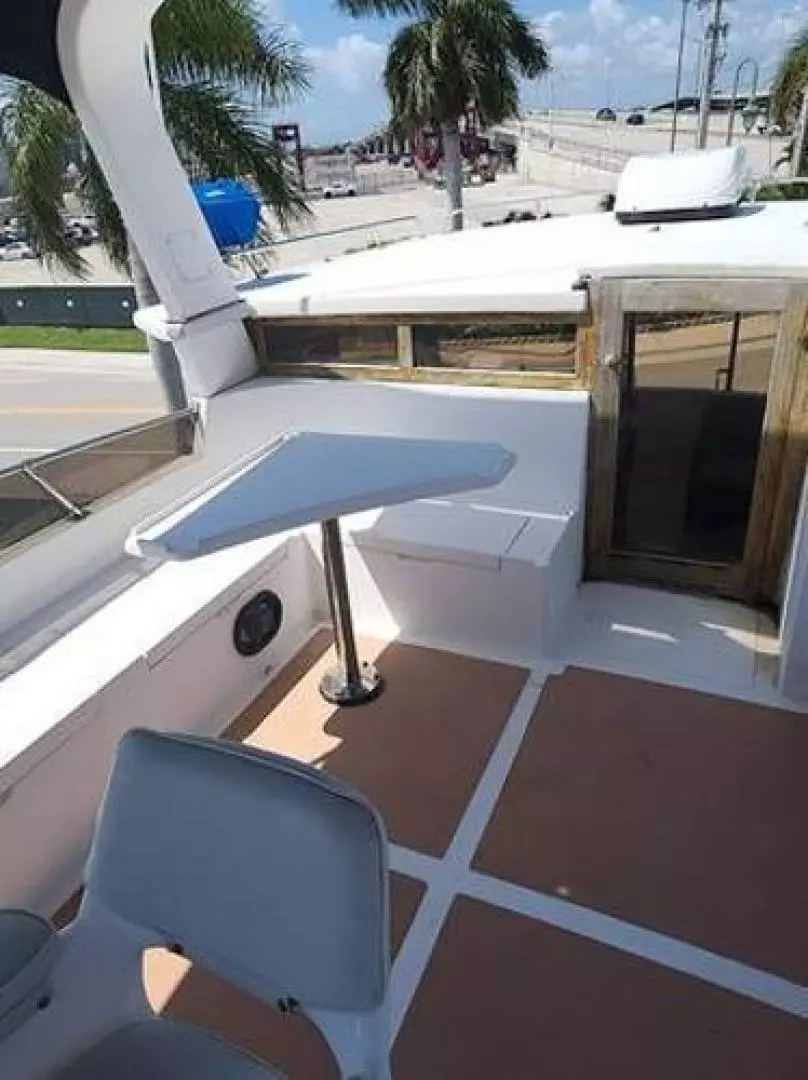 1989 Heritage East Sundeck Trawler - Image 6