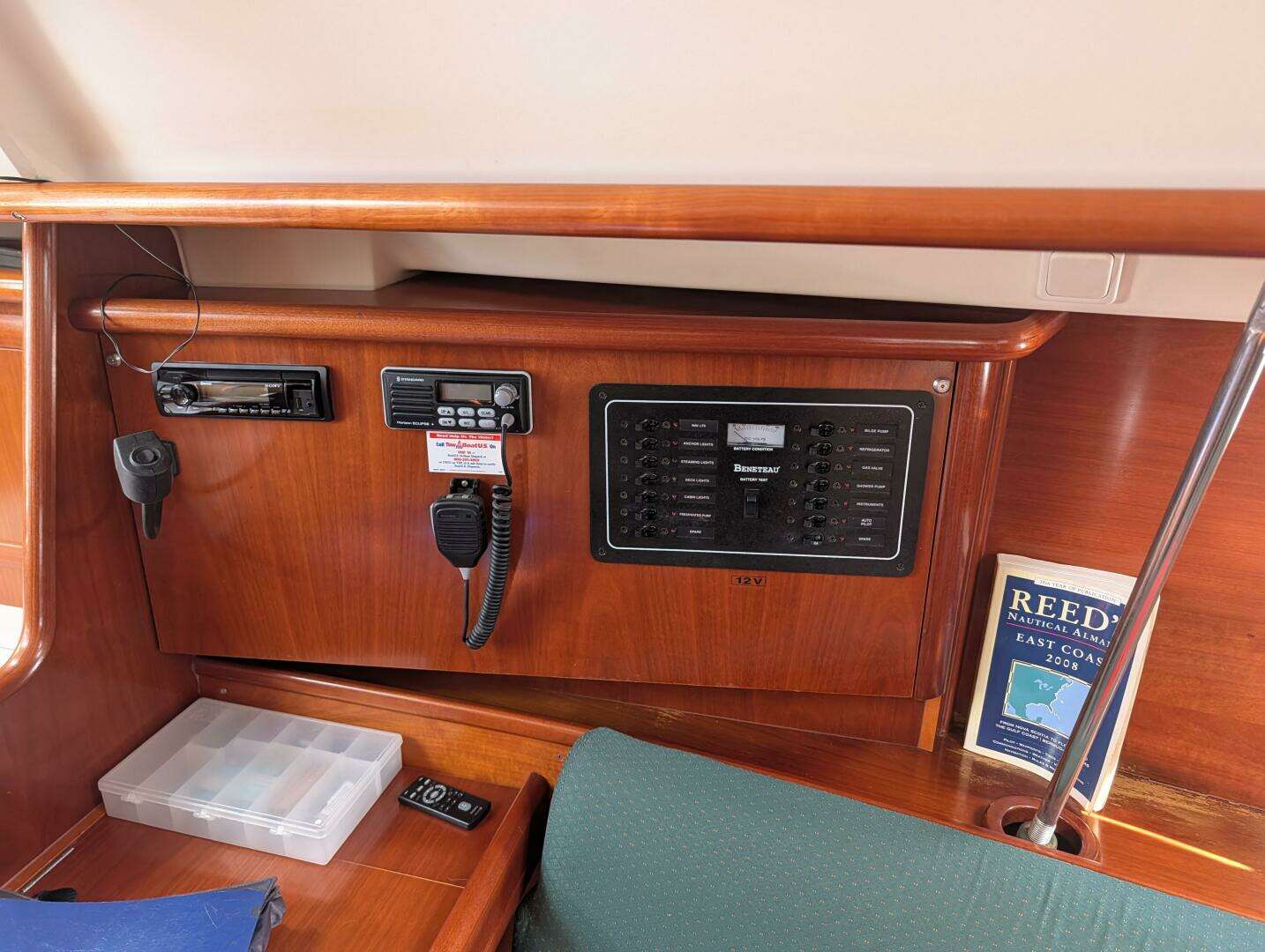 2001 Beneteau Oceanis 331 - Image 6