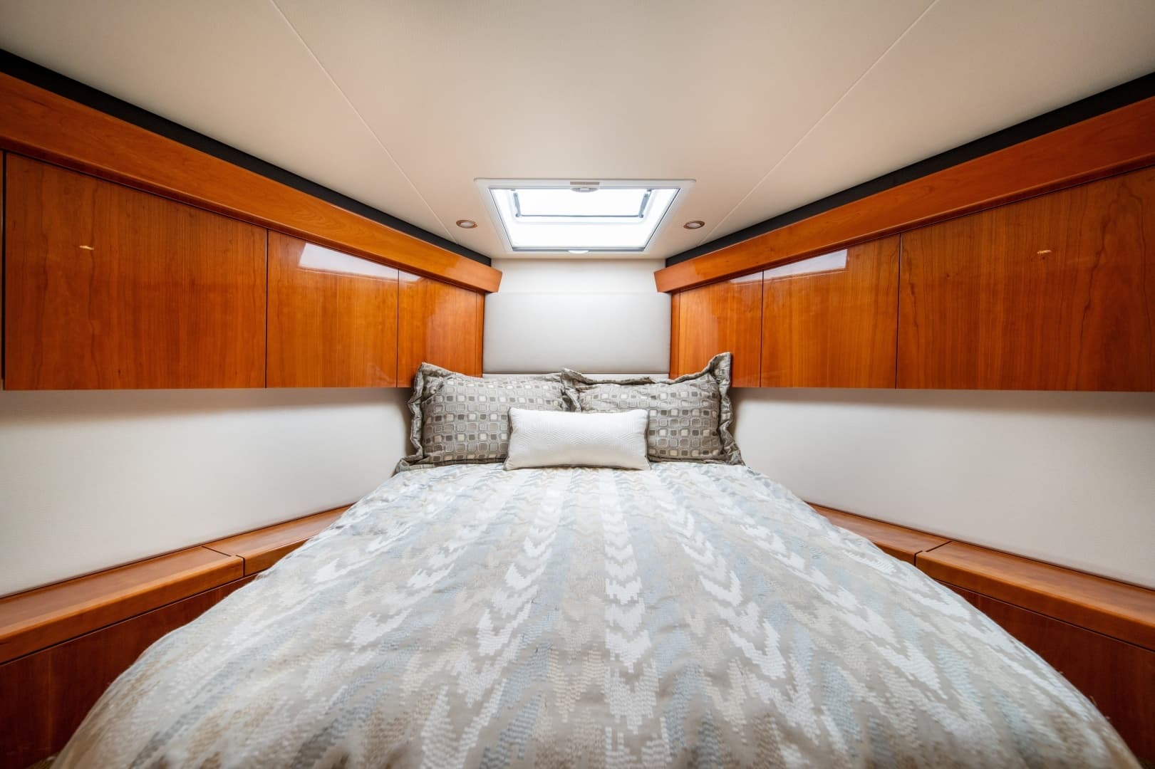 2017 Hatteras 54 GT - Image 34
