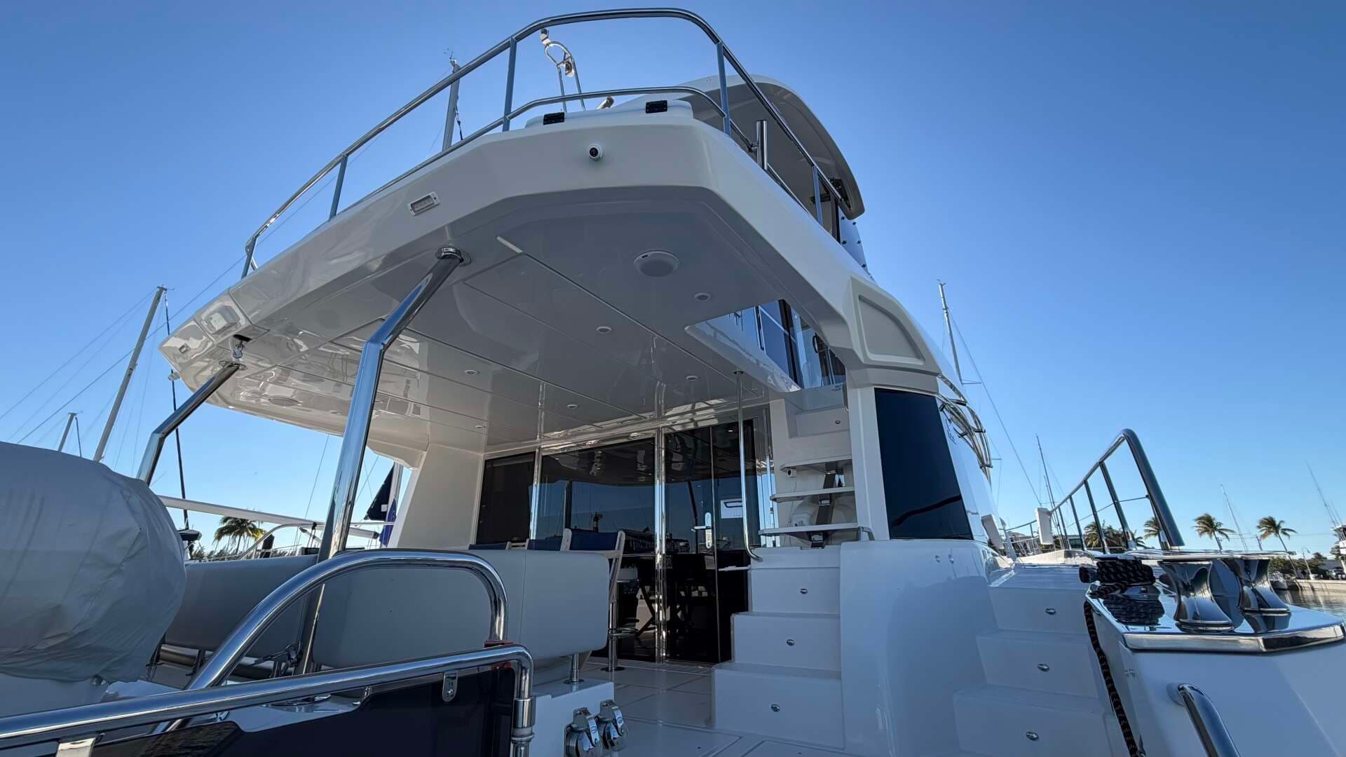 2025 Aquila 54 ENCLOSED BRIDGE - Image 10