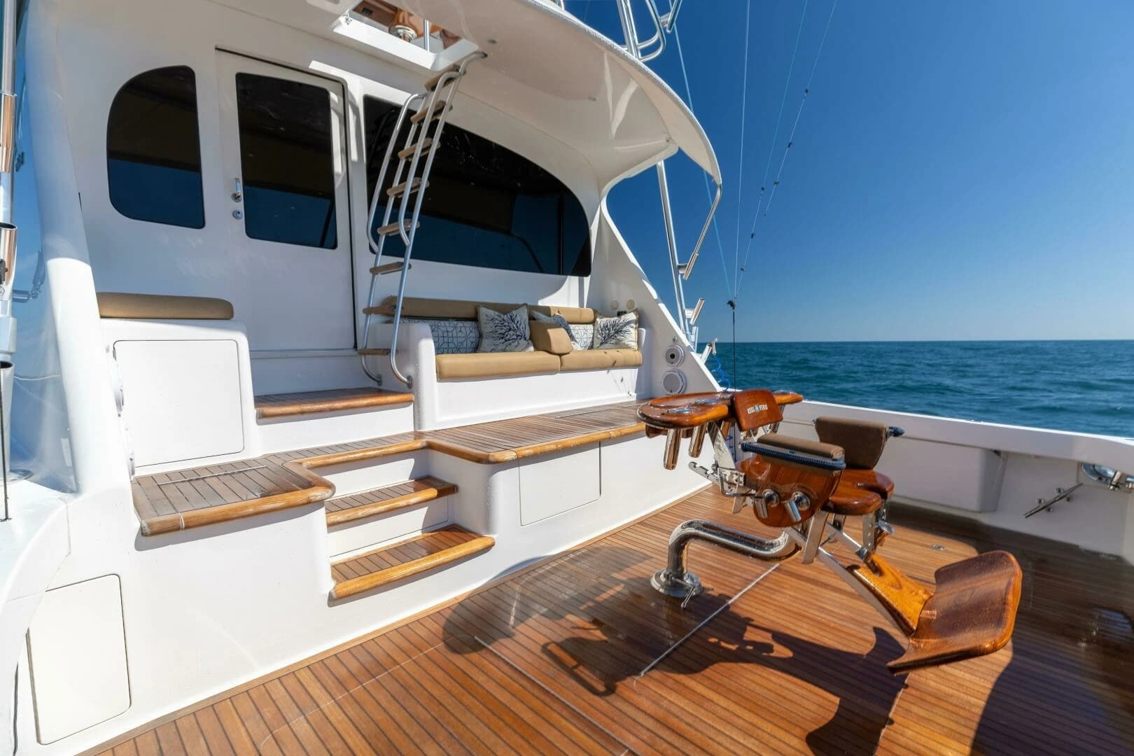 2013 Viking 76 Convertible - Image 4