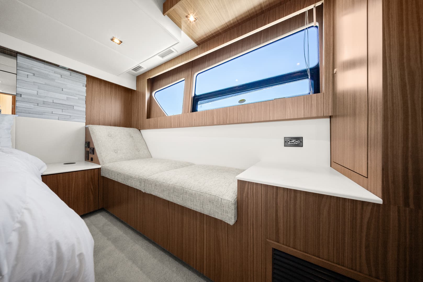 2025 Cruisers Yachts 50 Cantius - Image 81