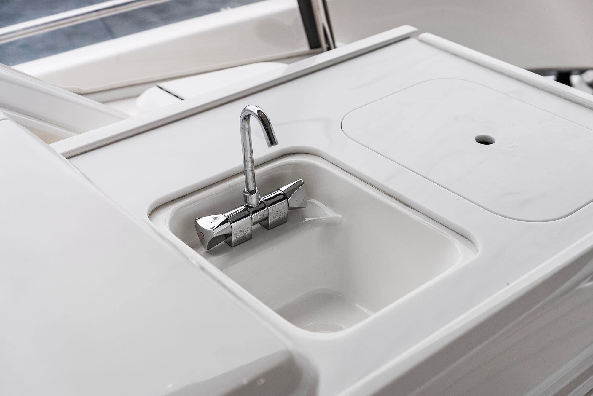 2024 Riviera 6000 Sport Yacht - 51