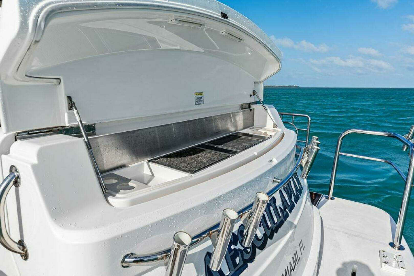 2018 Riviera 4800 Sport Yacht - Image 9