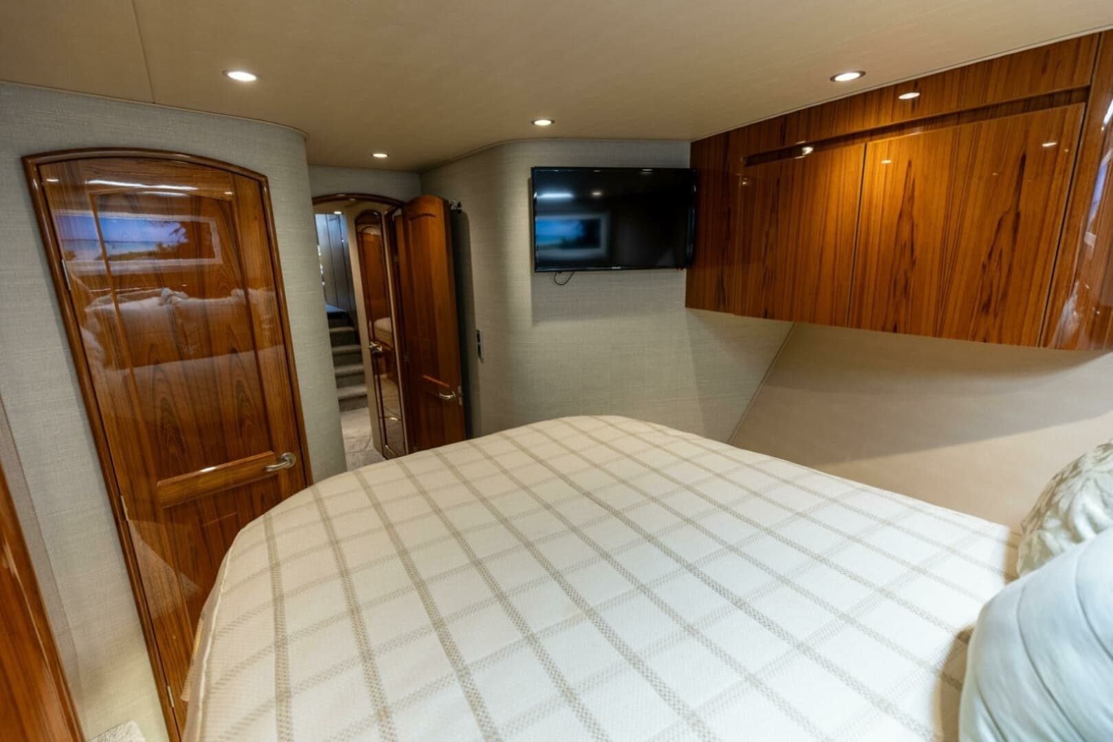 2015 Viking 62 Convertible - Image 17