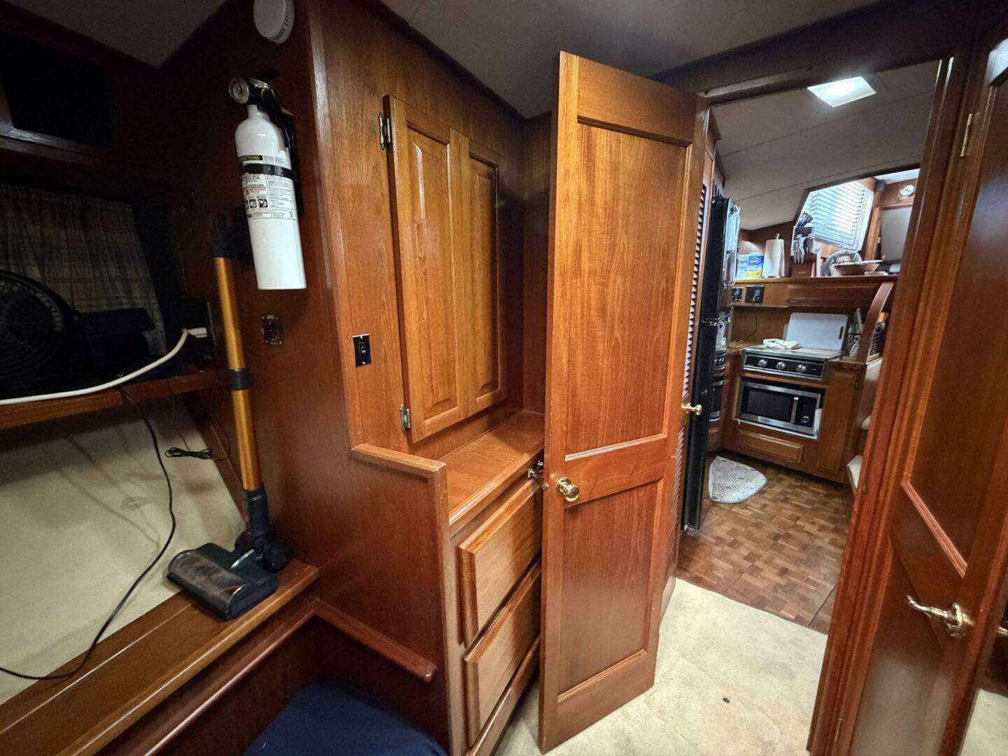 1987 Viking 44 Motor Yacht - Image 63
