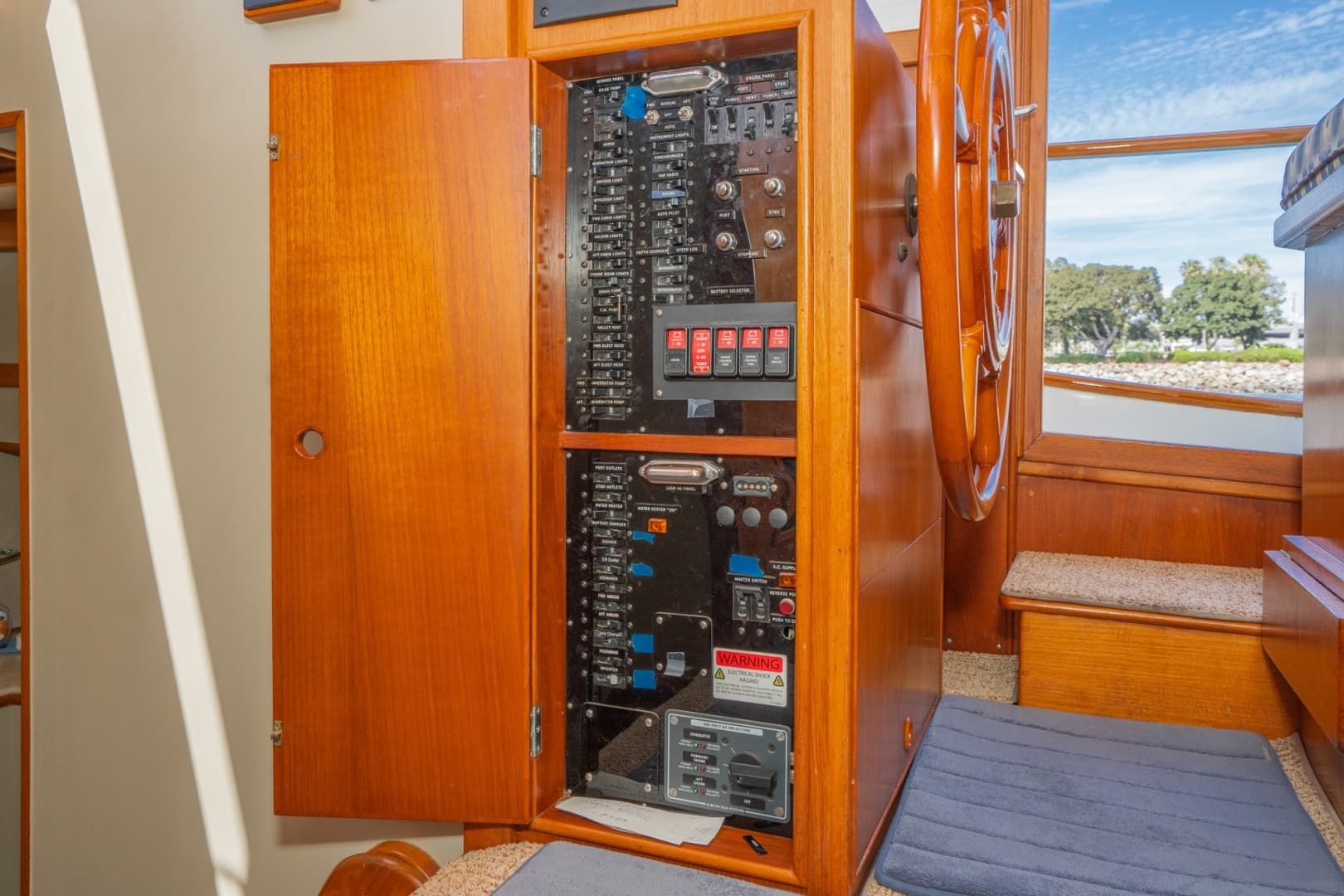 1987 Grand Banks 47 motoryacht - Image 38