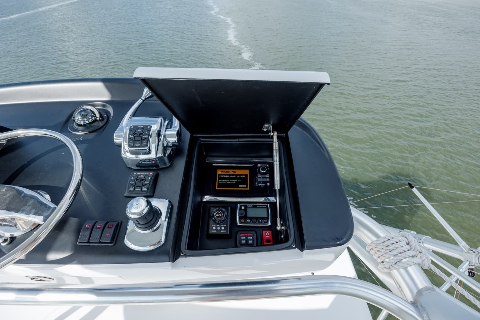 2015 Jarrett Bay Hardtop Express - Image 29