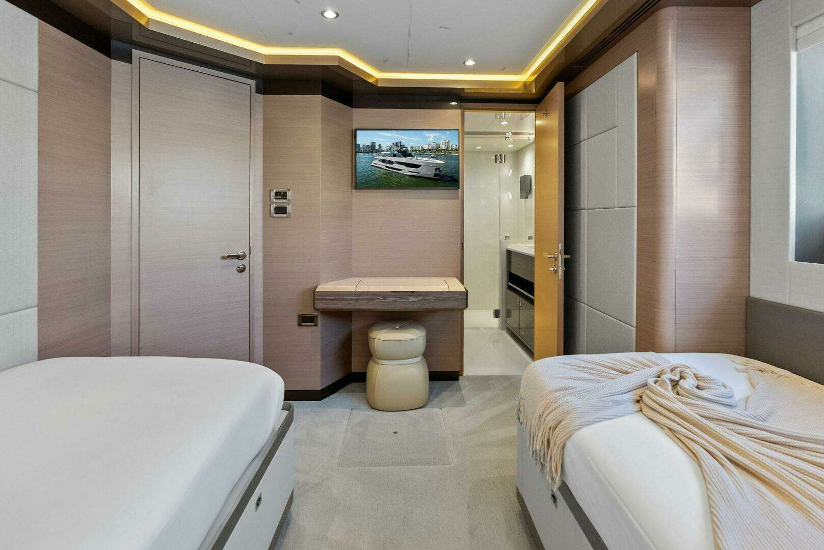 2024 Ocean Alexander 35 Revolution - Image 58