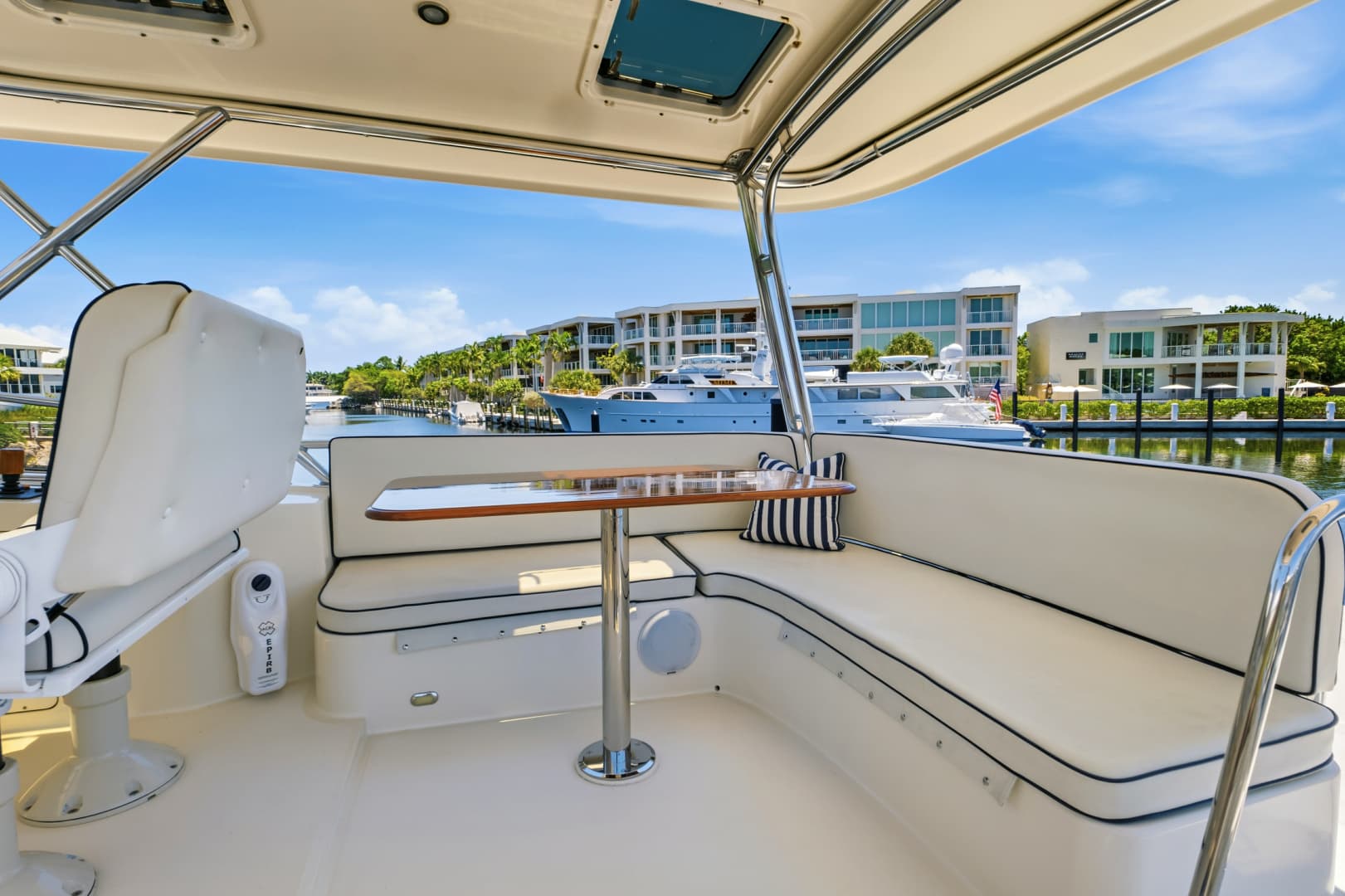2007 Hinckley TALARIA 55MY - Image 38