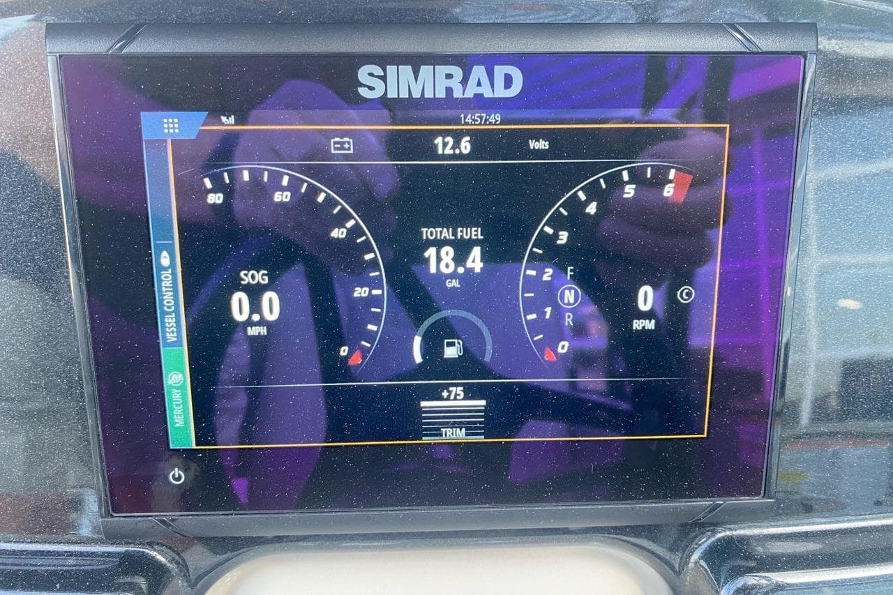 Simrad display on 2023 Princecraft Quorum 25 RL showing speed, fuel, and RPM metrics.