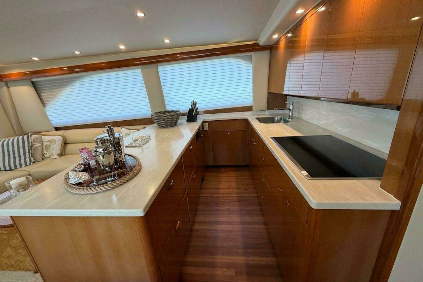 2004 Viking 56 Convertible - Image 18