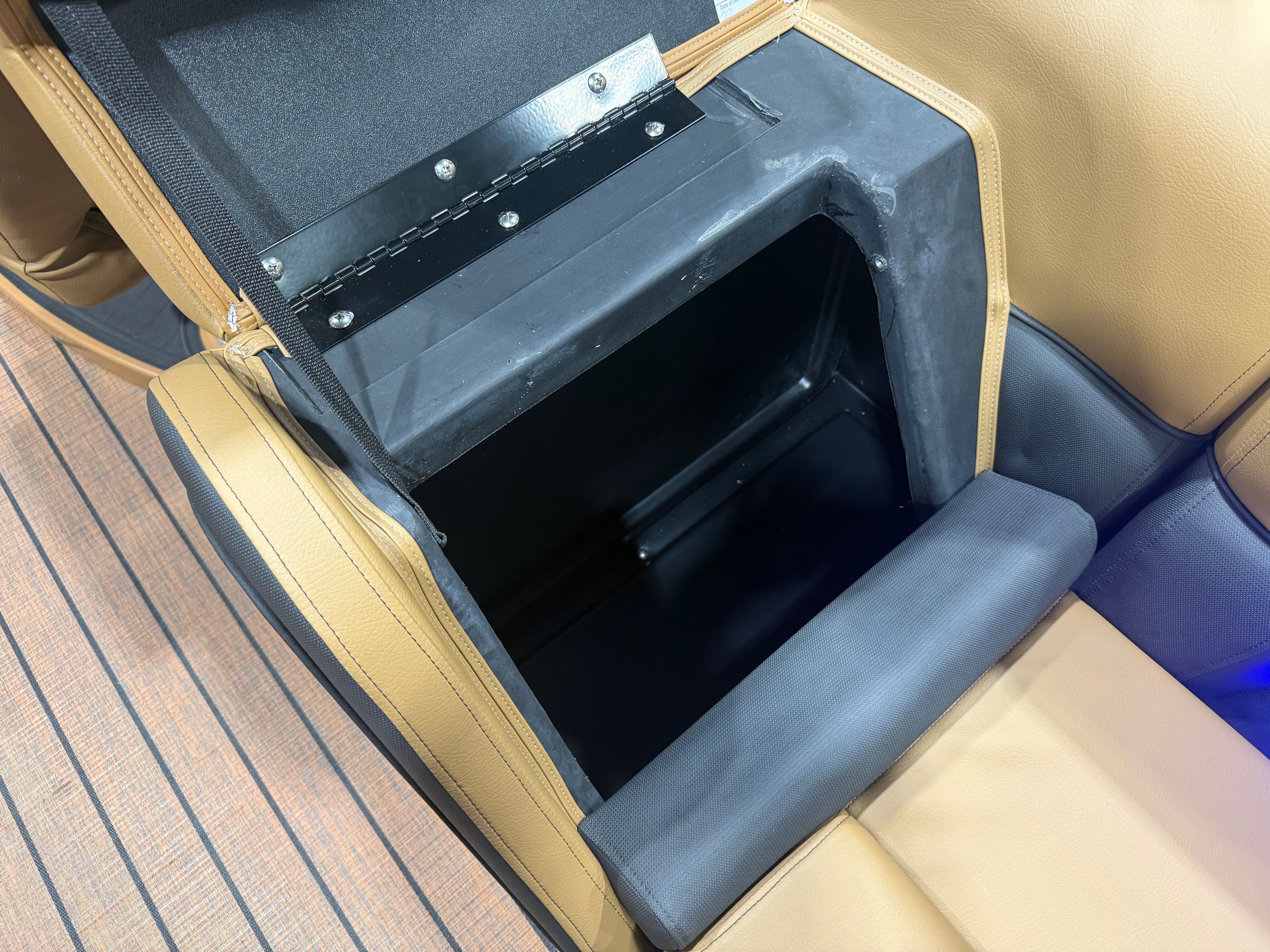 2026 Bentley Pontoons Elite 223 Admiral Quad Lounge Tritoon - 34