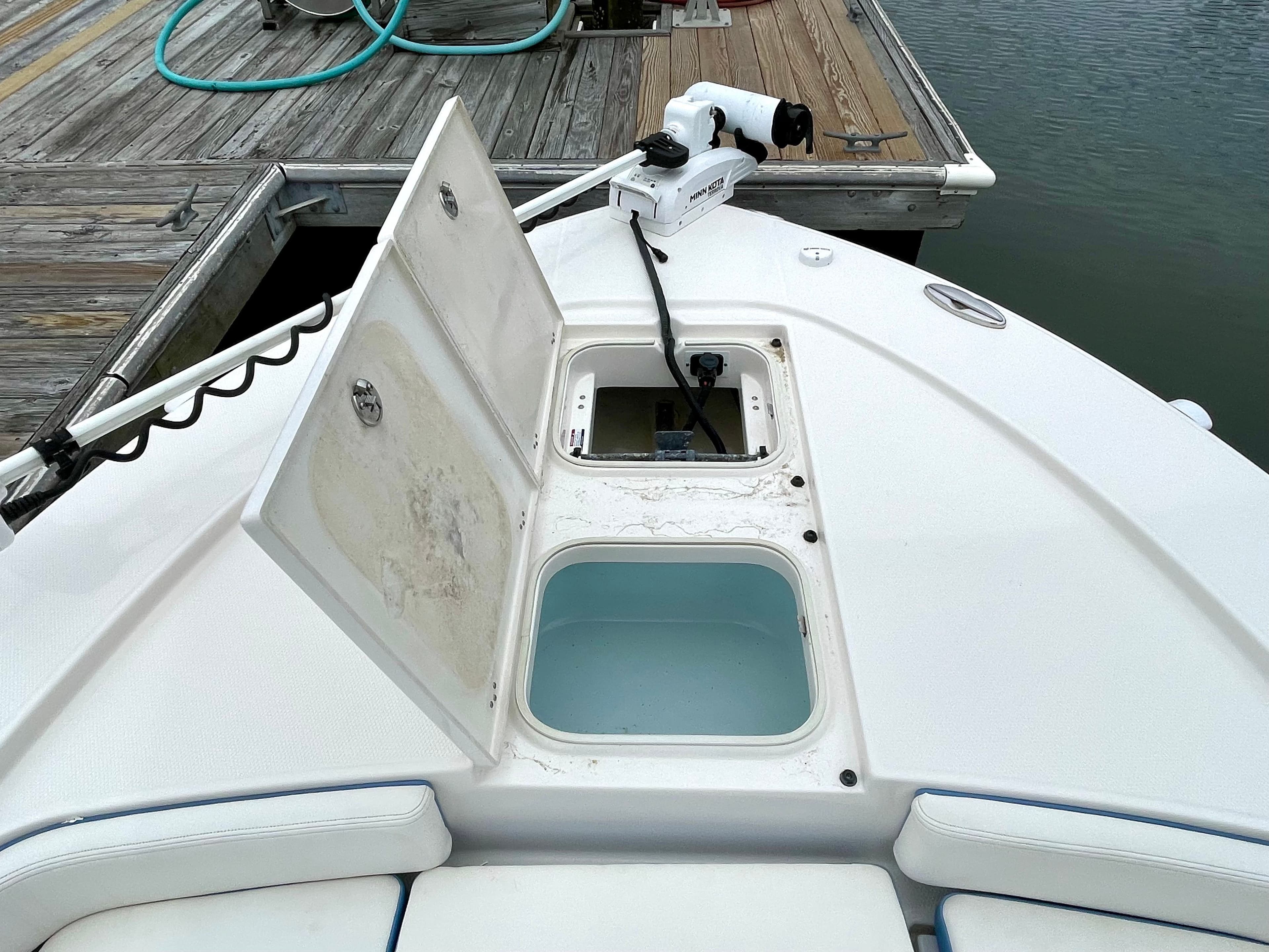 2022 Robalo 246 Cayman - 46