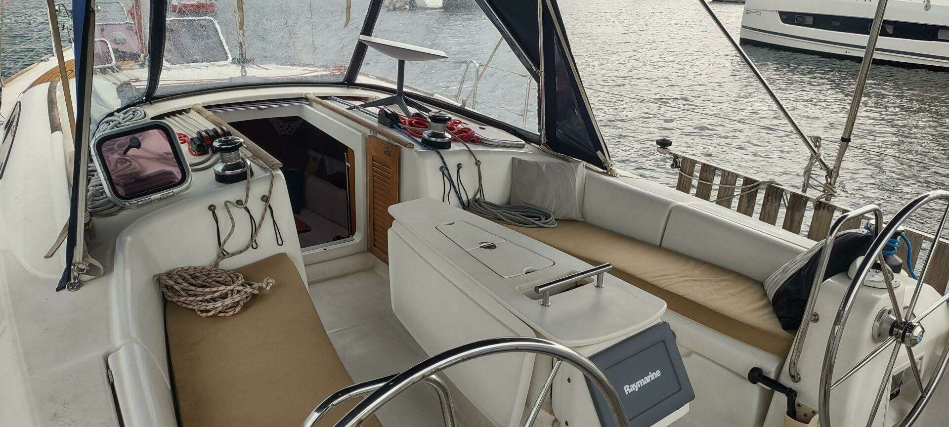2011 Beneteau Oceanis 43 - Image 4
