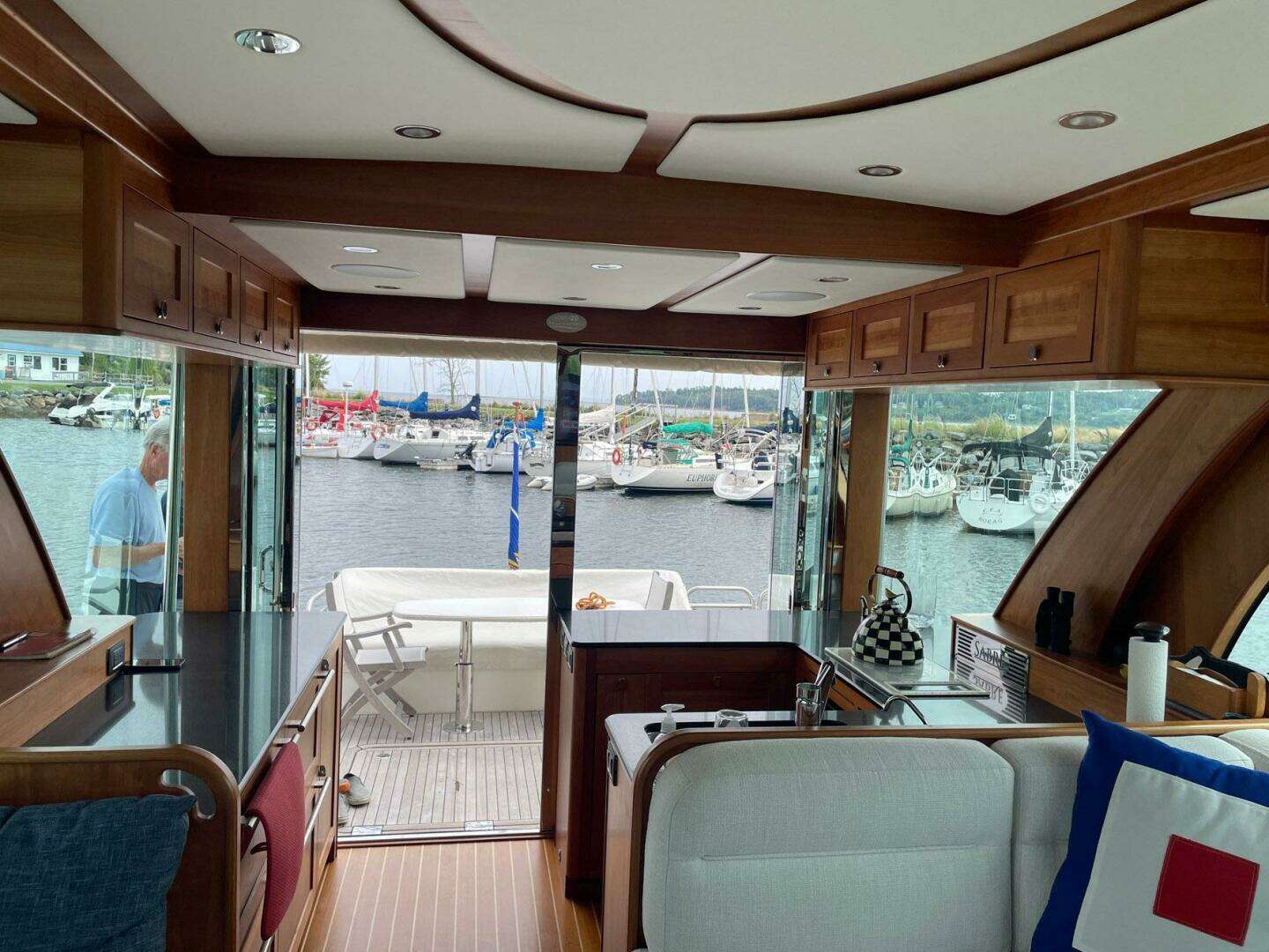 2021 Sabre 58 Salon Express - Image 9
