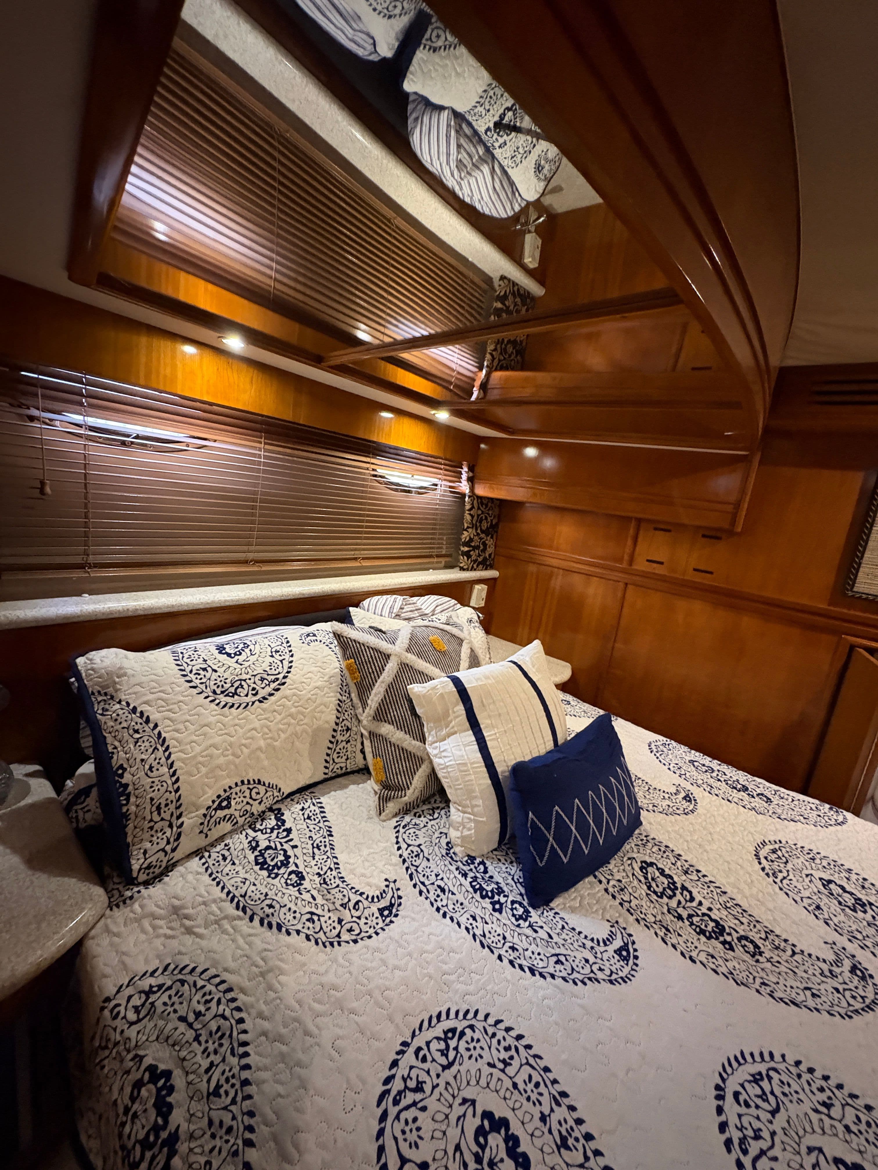Luxurious bedroom in Carver 530 Voyager Pilothouse, year 2000.