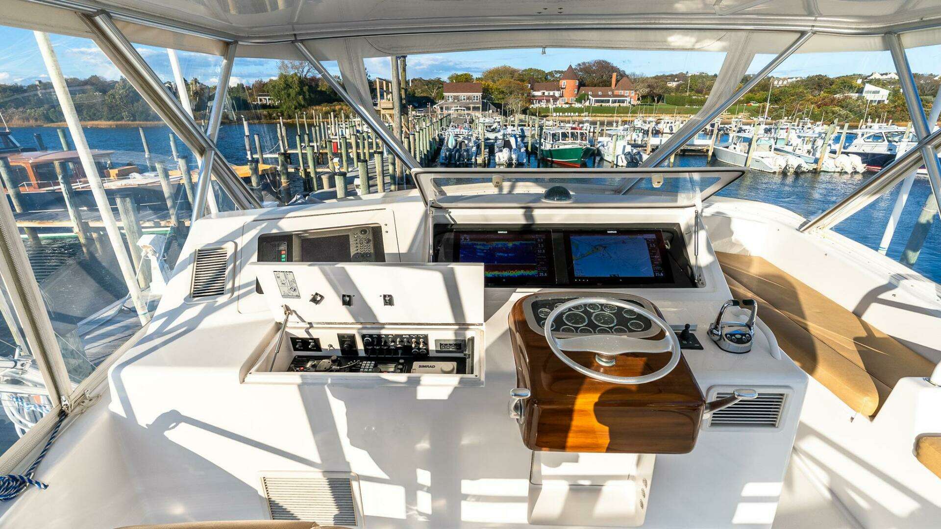 2002 Viking 52 Convertible - Image 11