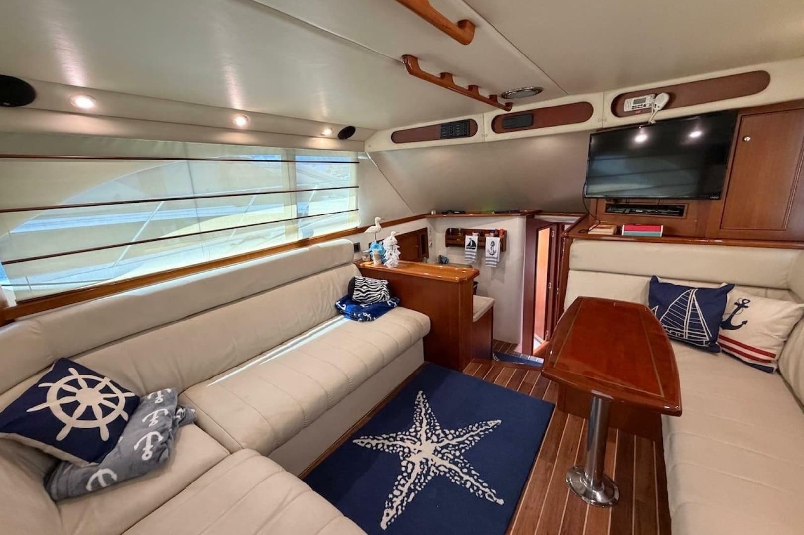 2005 Riviera 37 Flybridge - Image 10
