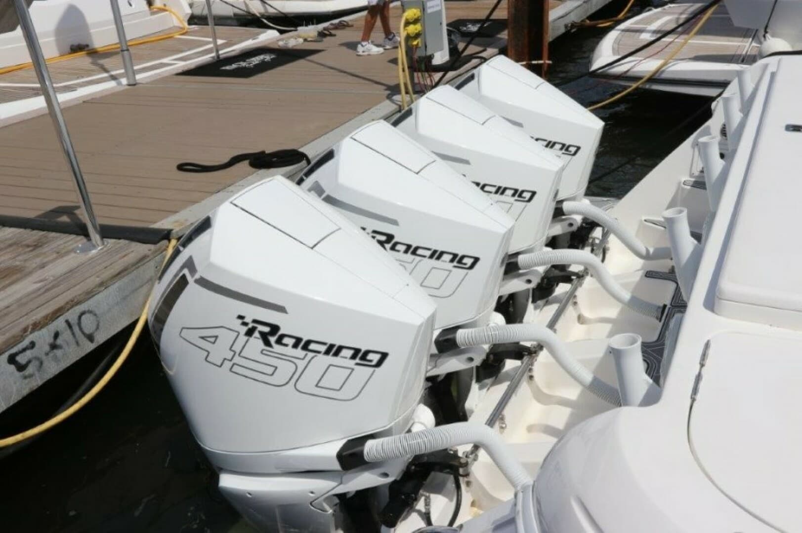 2019 Intrepid 475 Sport Yacht - Image 9