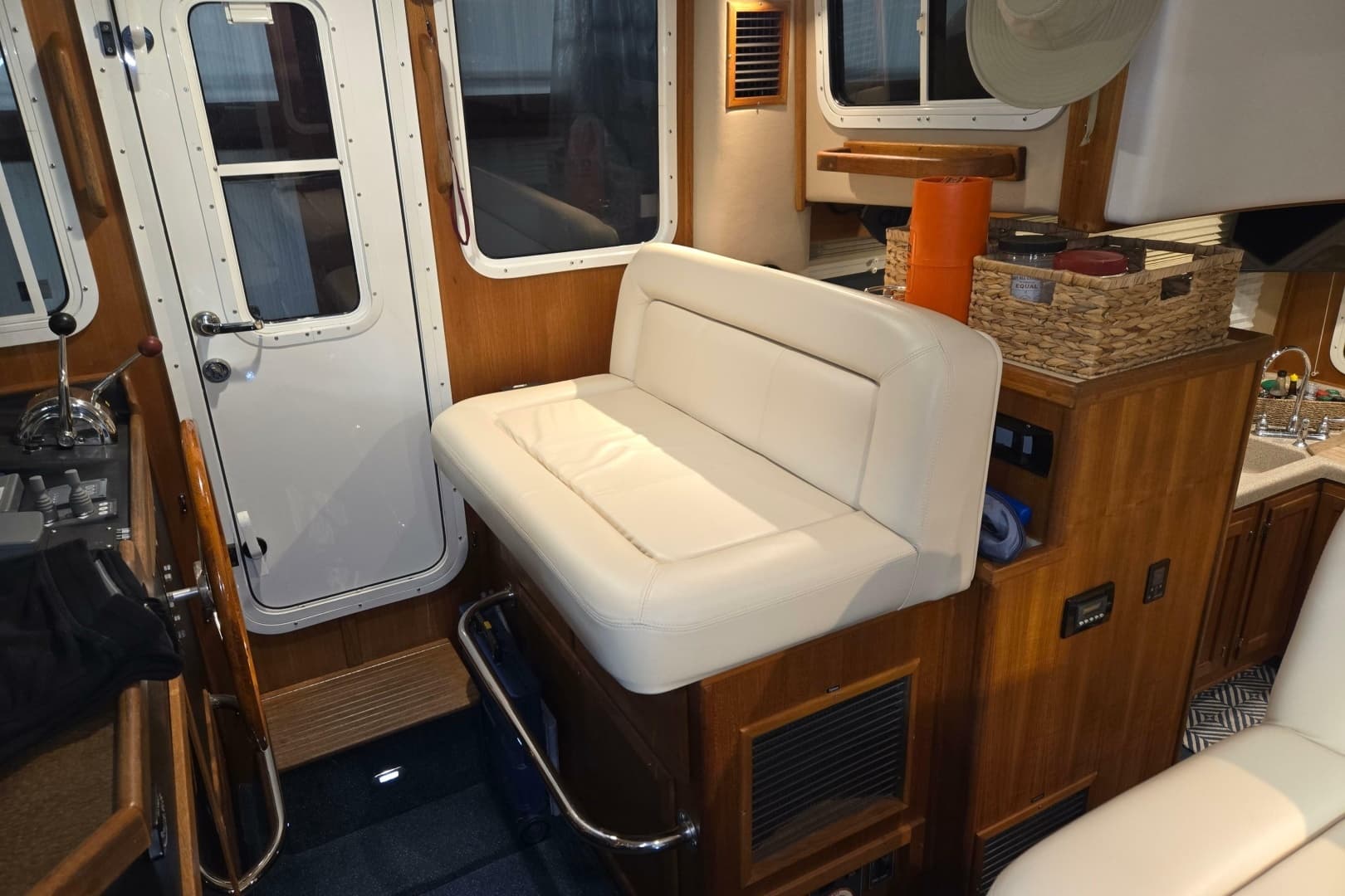 2006 American Tug 34 Pilothouse Trawler - Image 11