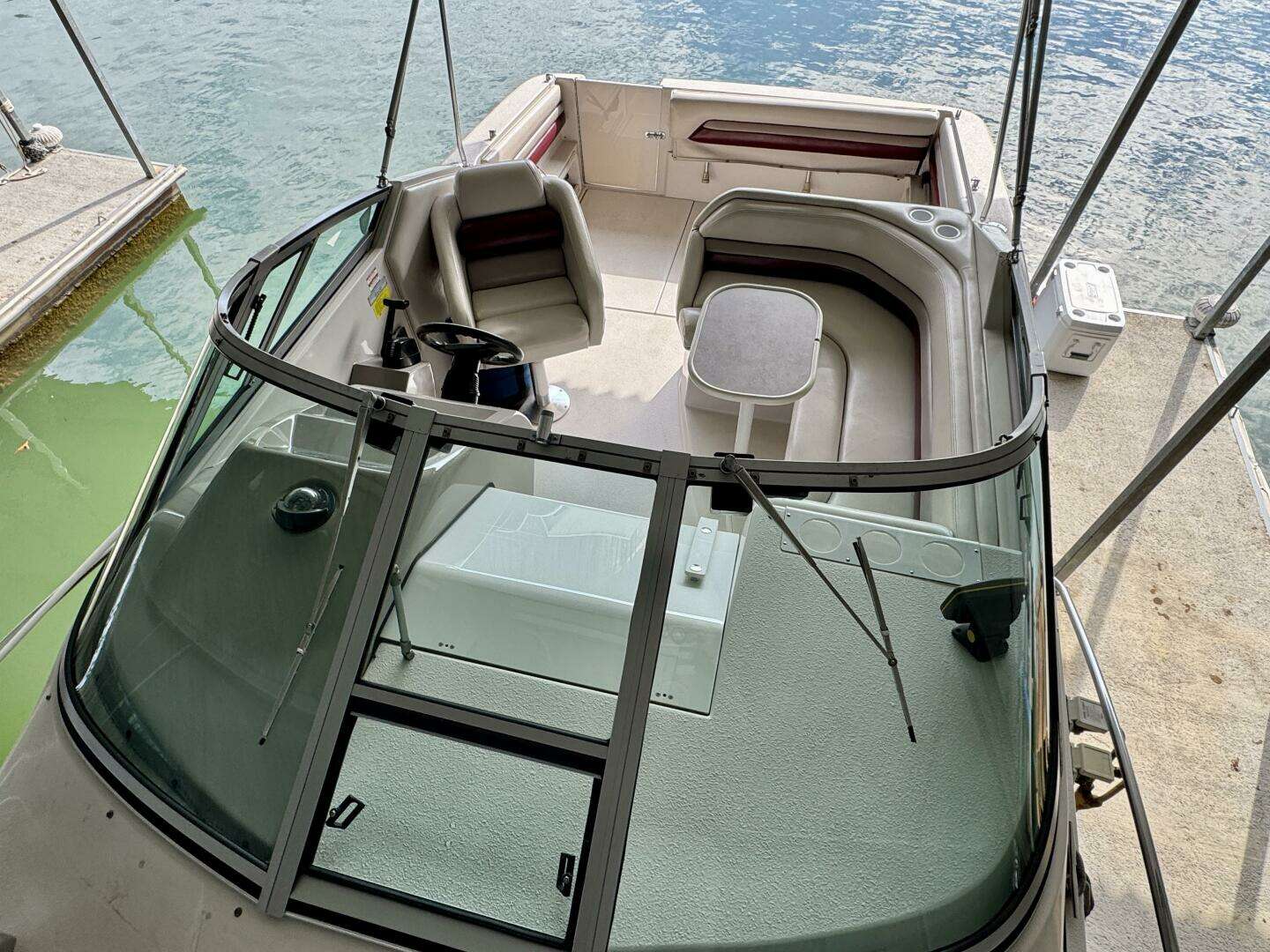 1994 Chaparral Signature 27 Cabin Cruiser - Image 32