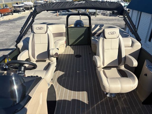 2026 Bentley Pontoons Legacy Navigator 203 - 12