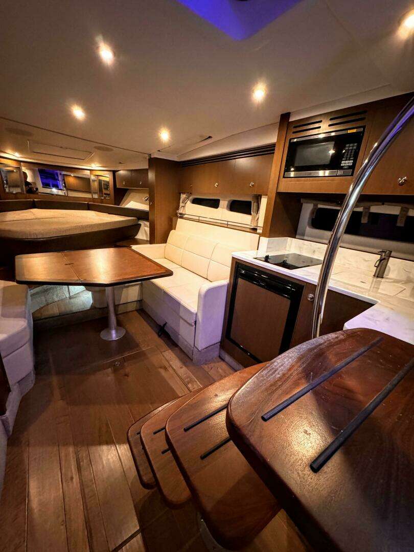 2019 Sea Ray 350 Sundancer - Image 24