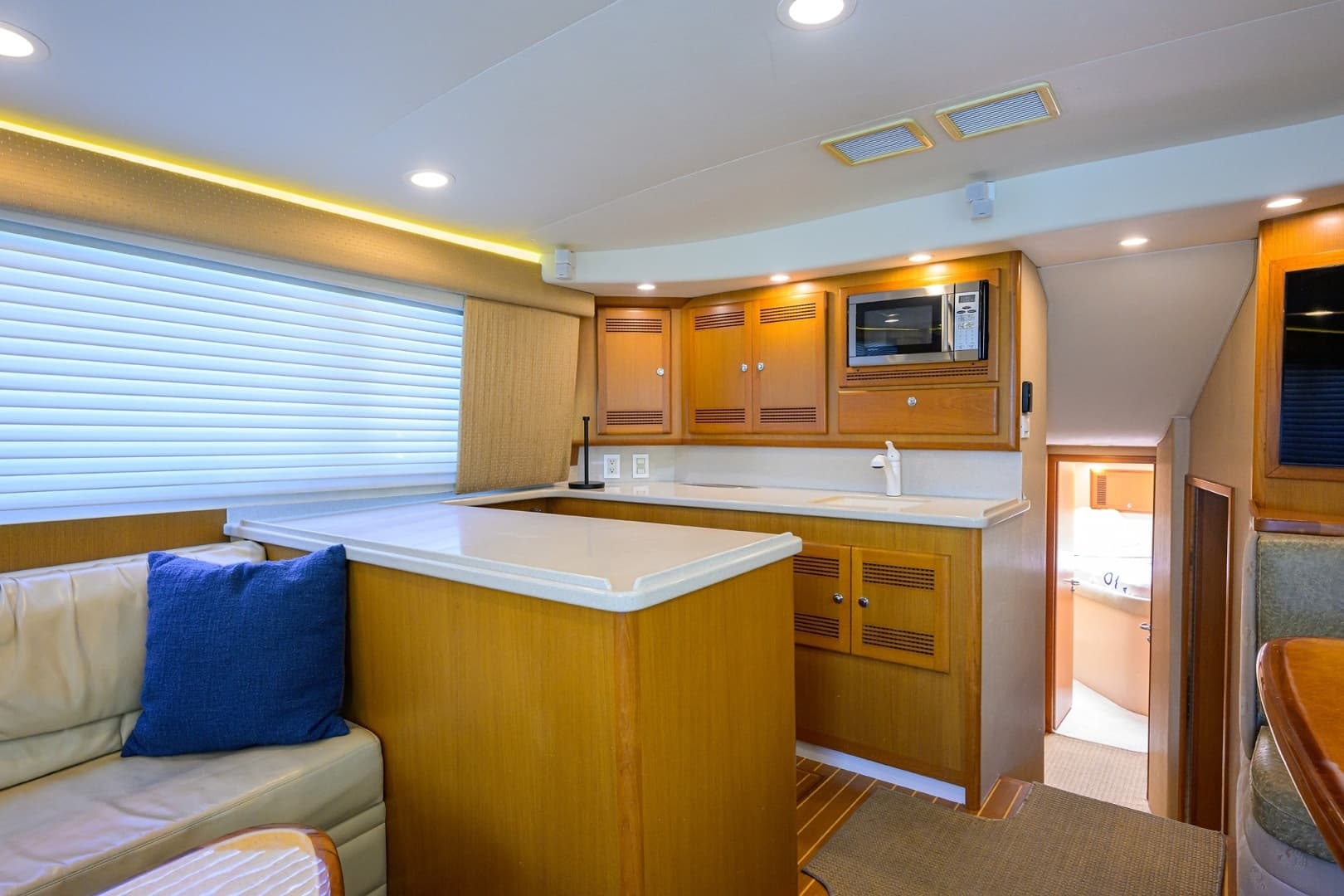 2003 Cabo 48 Flybridge - Image 7