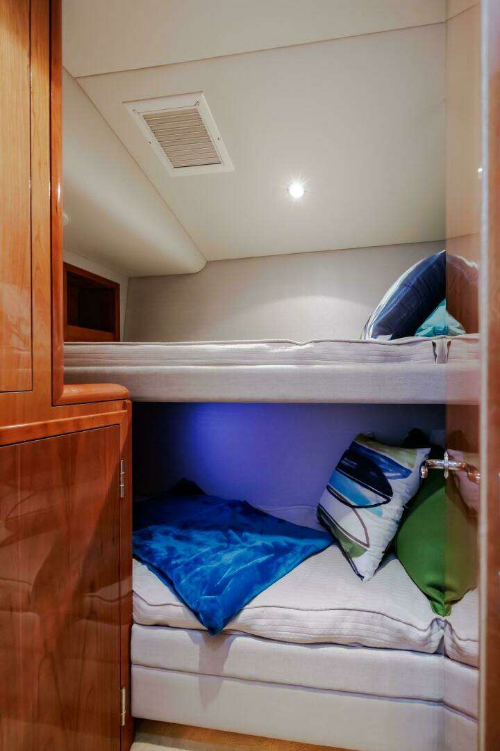 2005 Hatteras 50 Convertible - Image 45