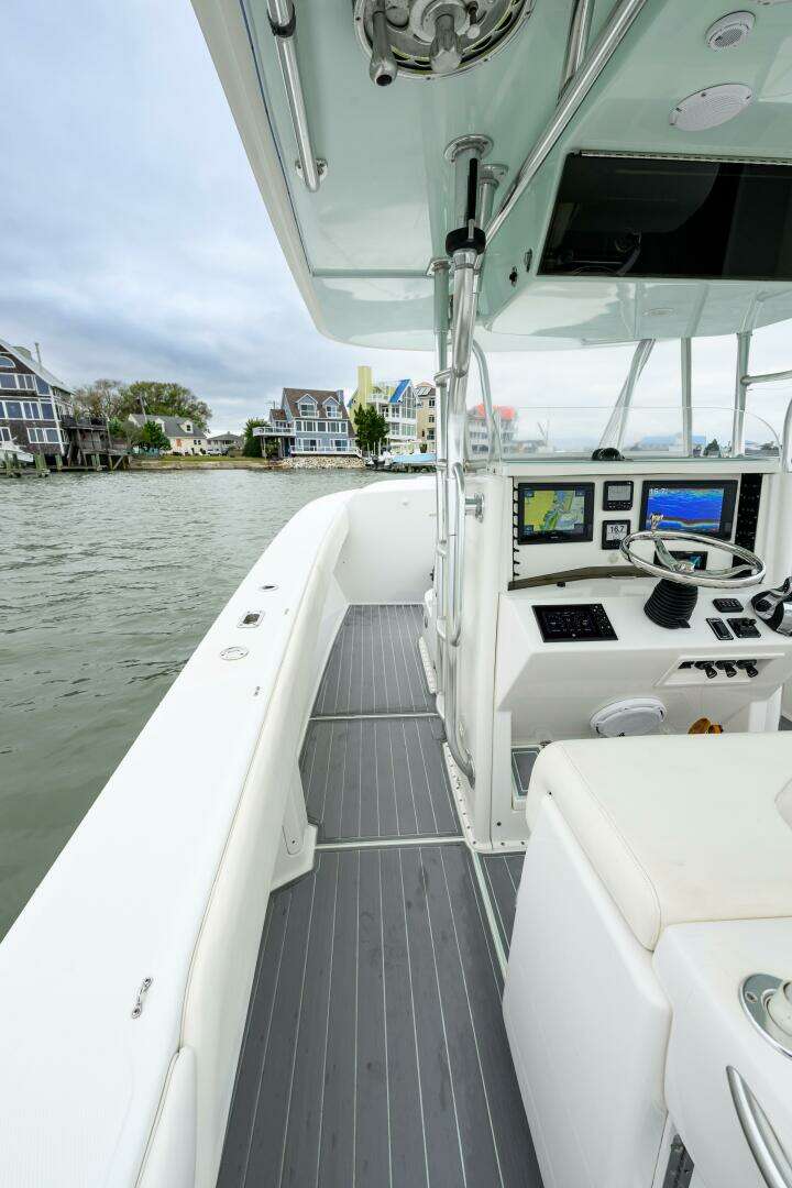 2008 Venture 39 Cuddy - Image 23