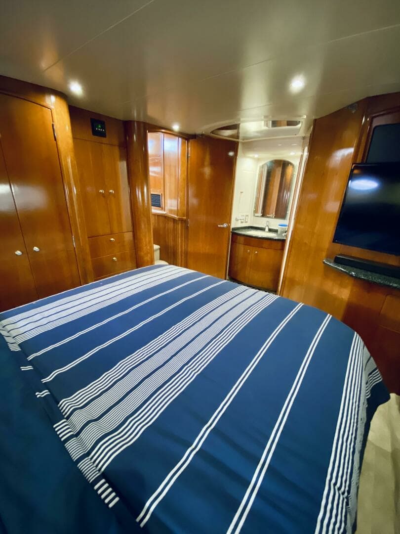 2000 Carver 506 Motor Yacht - Image 25