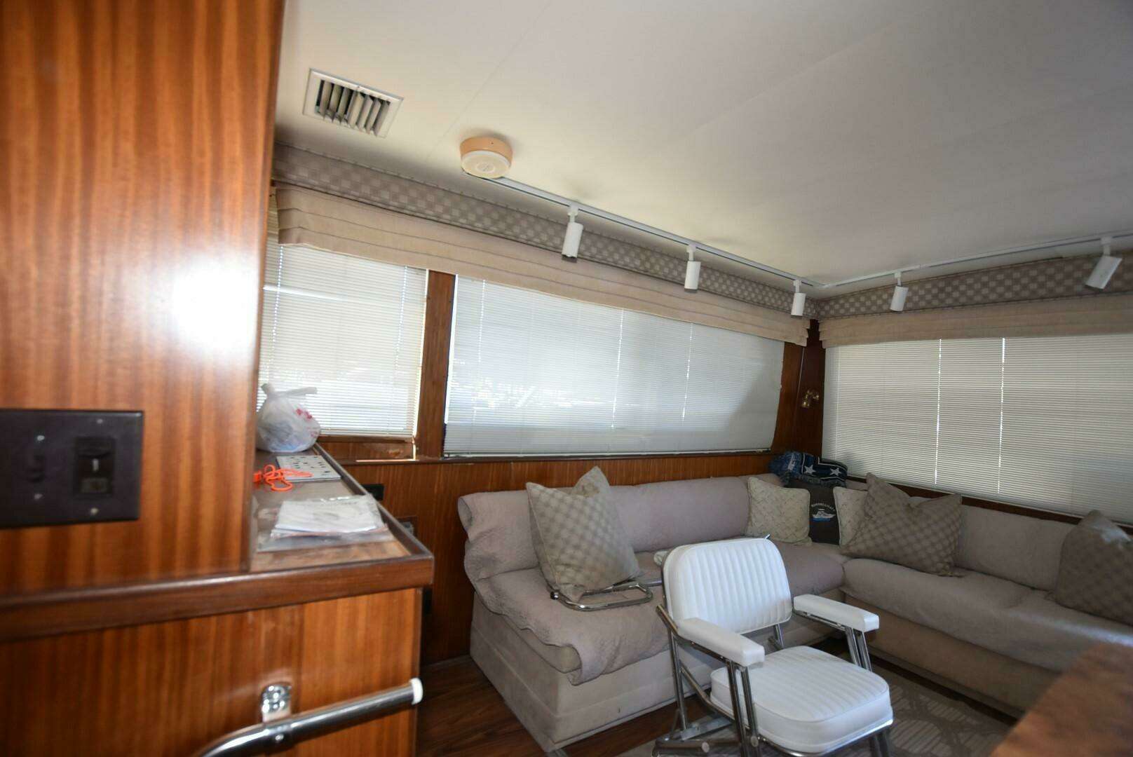 1988 Hatteras 48 Convertible - Image 12