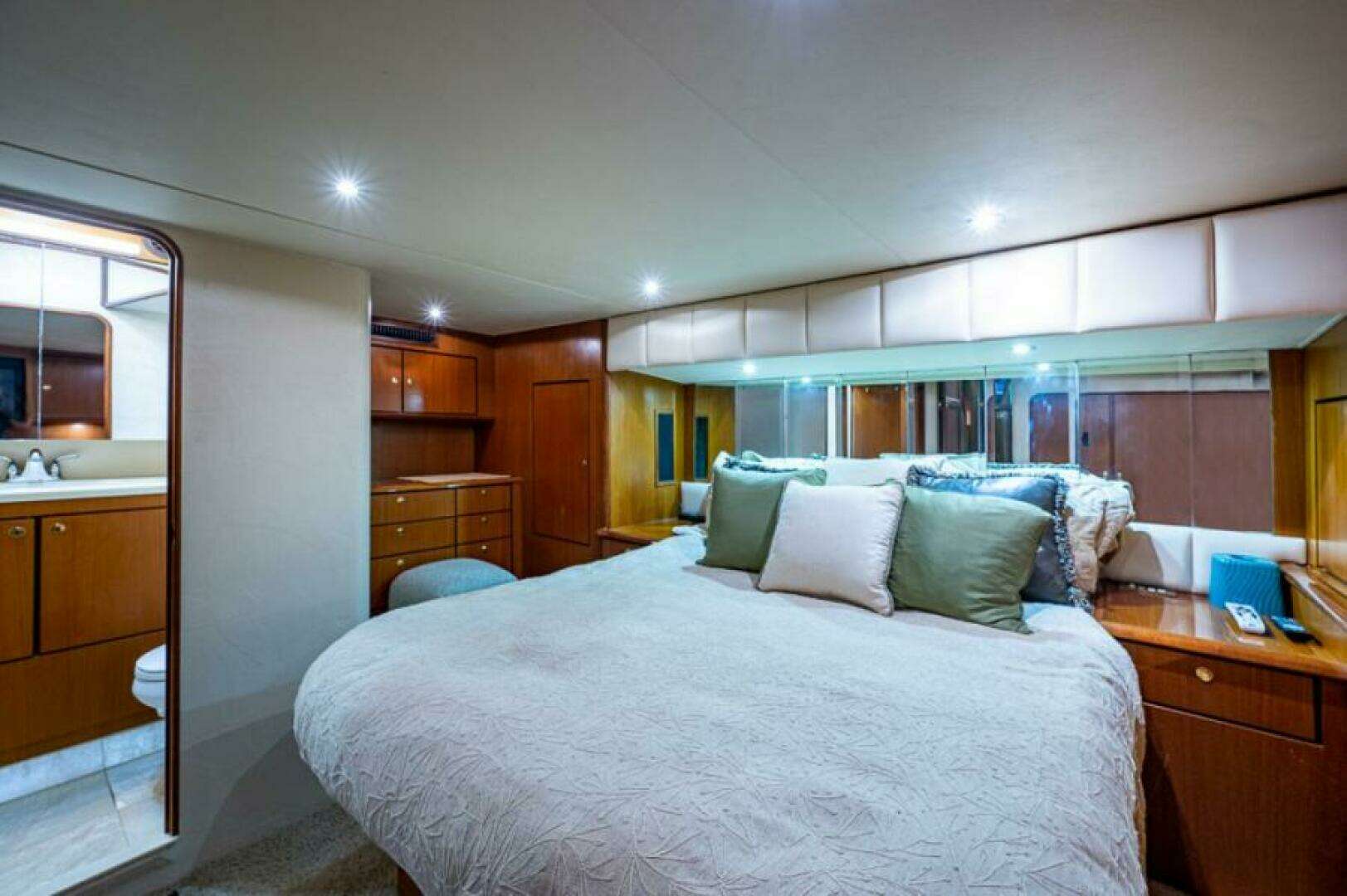 1999 Ocean Yachts 60 Convertible - Image 45