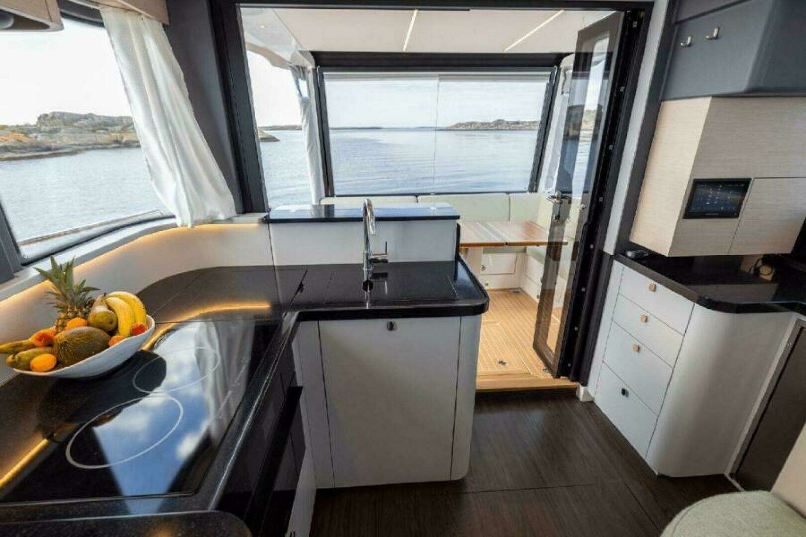 2025 Nimbus 495 Flybridge - Image 17