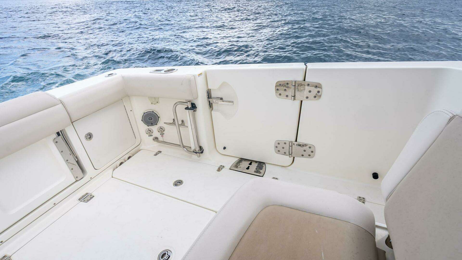 2017 Boston Whaler 330 Outrage - Image 33