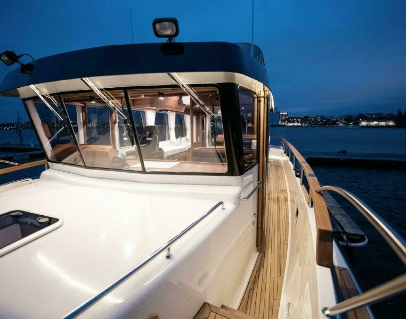 2028 Targa 46 - Image 30