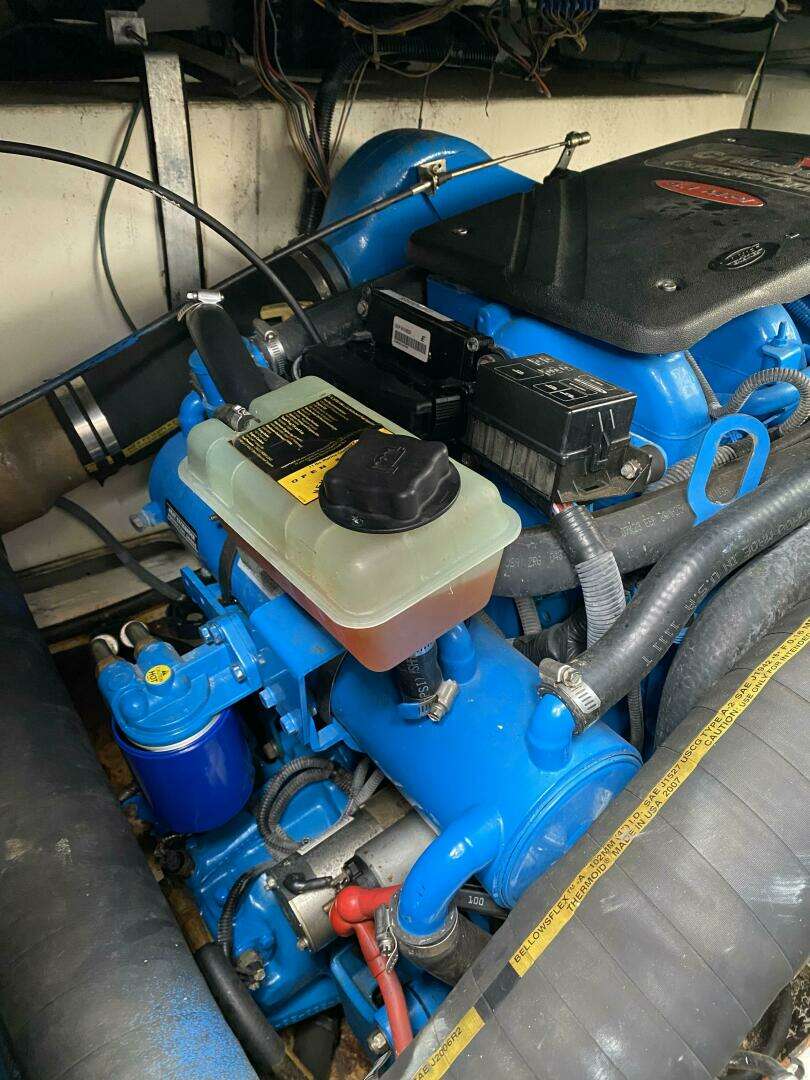 1989 Wellcraft Coastal 3300 - Image 10