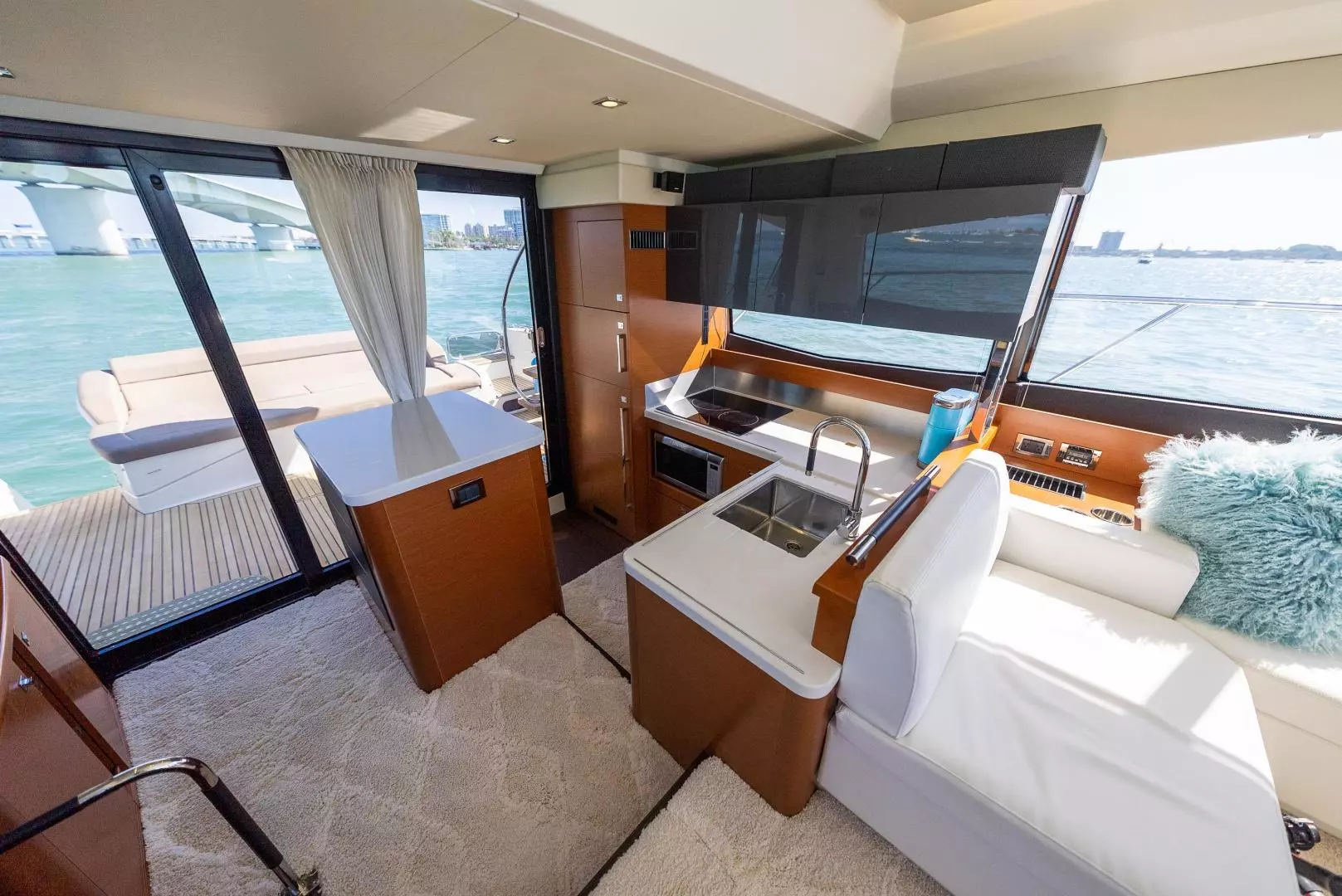 2016 Prestige 550 S - Image 23