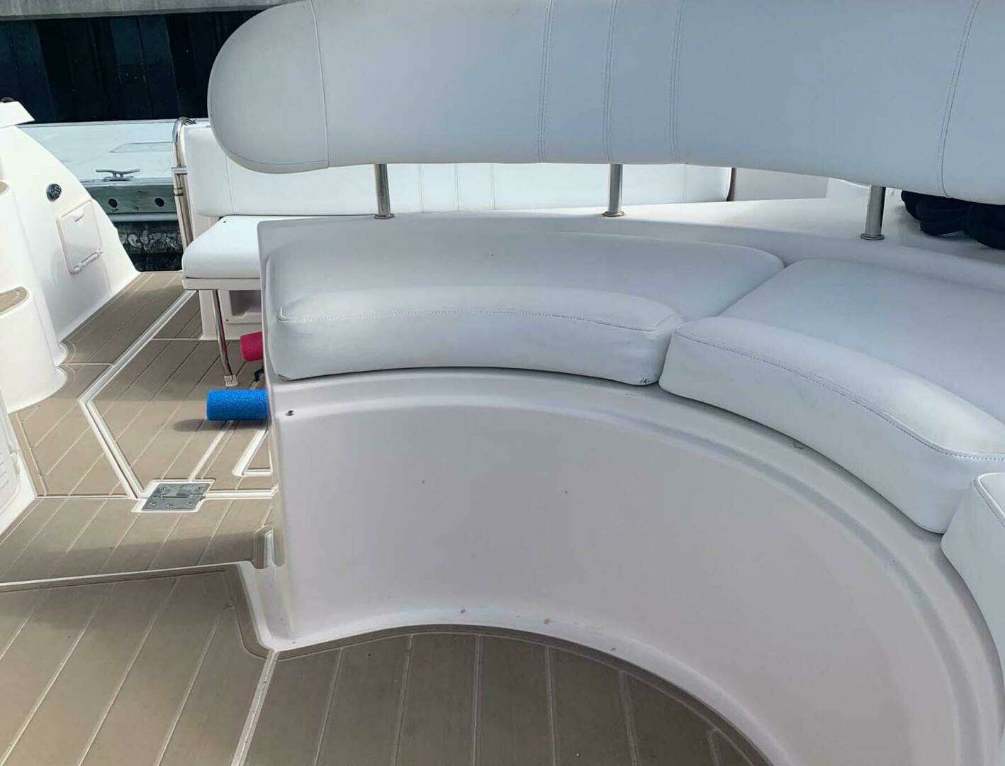 2005 Regal 3560 Commodore - Image 11