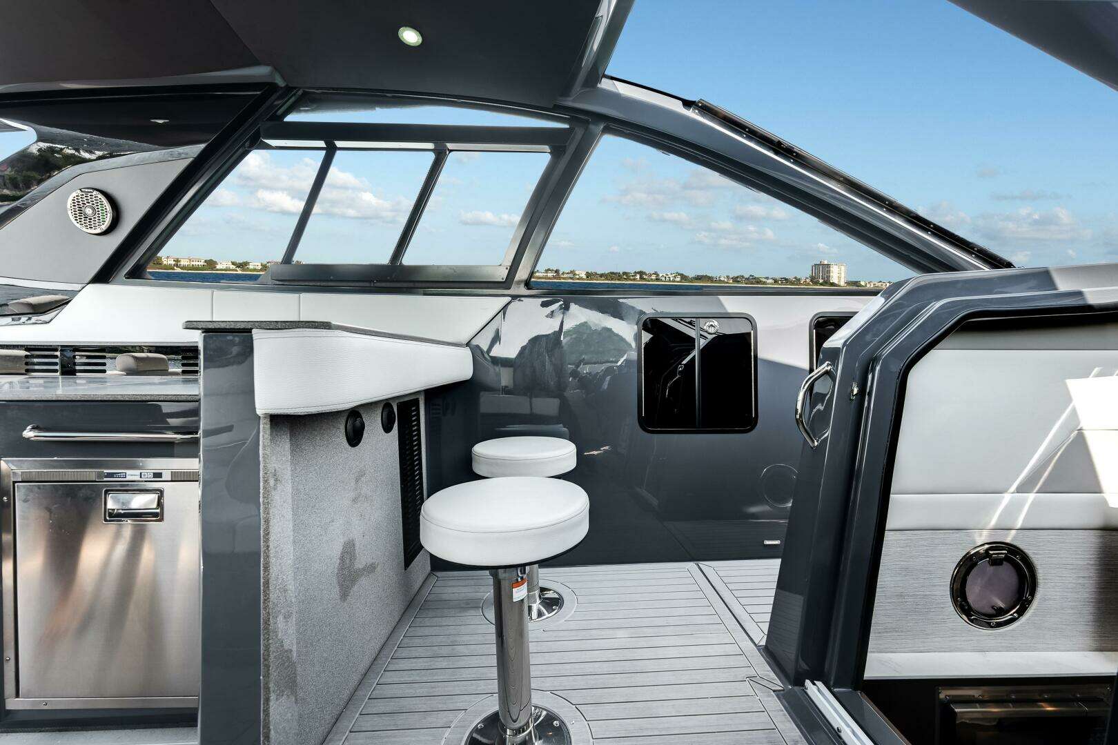 2023 Cruisers Yachts 42 GLS OB - Image 29